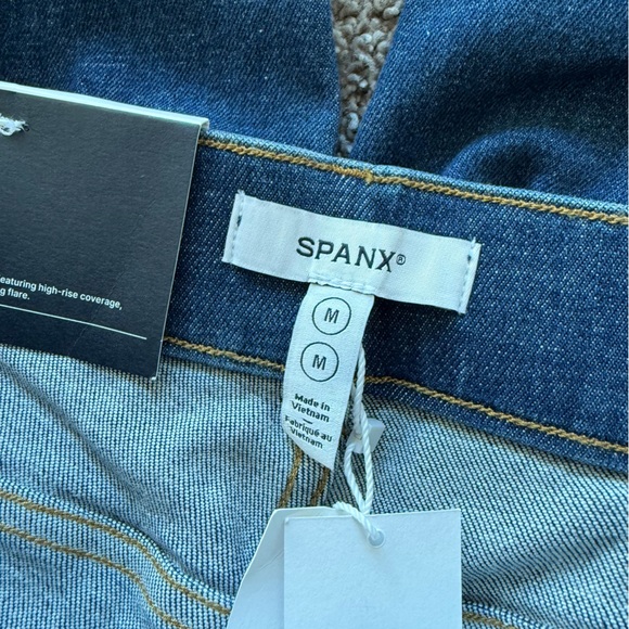 New SPANX EveryWear Flare Jean Authentic Blue NWT Business Casual Women’s Medium - Picture 12 of 14